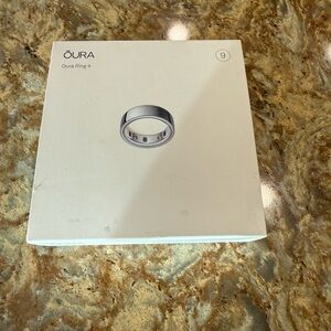 Oura Ring 4 Silver